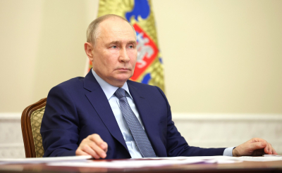 Путин присвоил пятерым россиянам звание Героя Труда